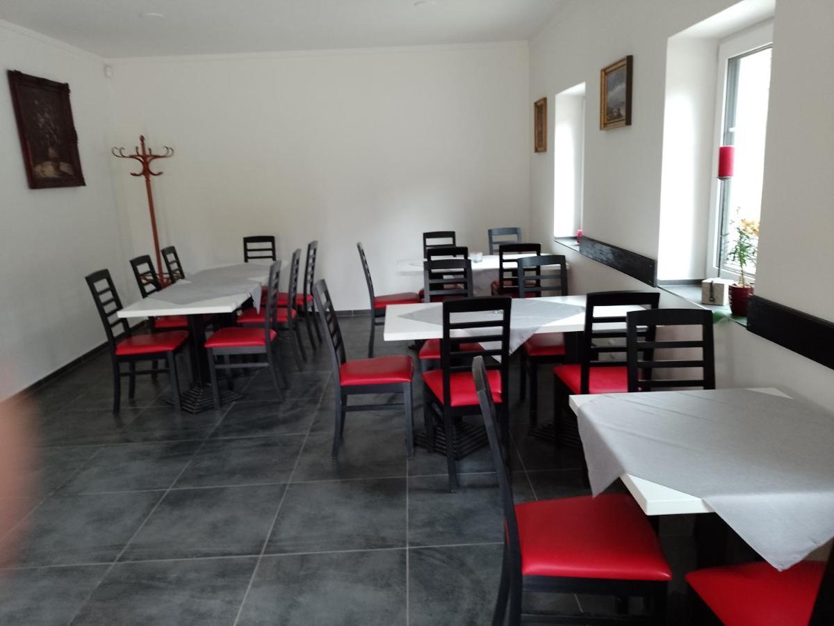 Penzion Litohlavy 17 - Na Samote U Lesa Kraluv Dvur Luaran gambar