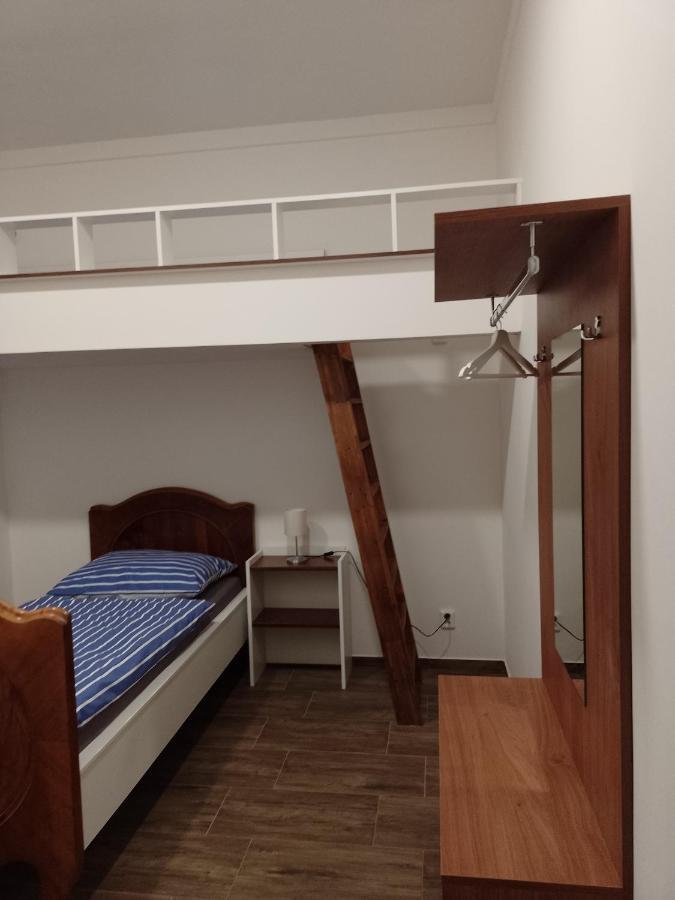 Penzion Litohlavy 17 - Na Samote U Lesa Kraluv Dvur Luaran gambar